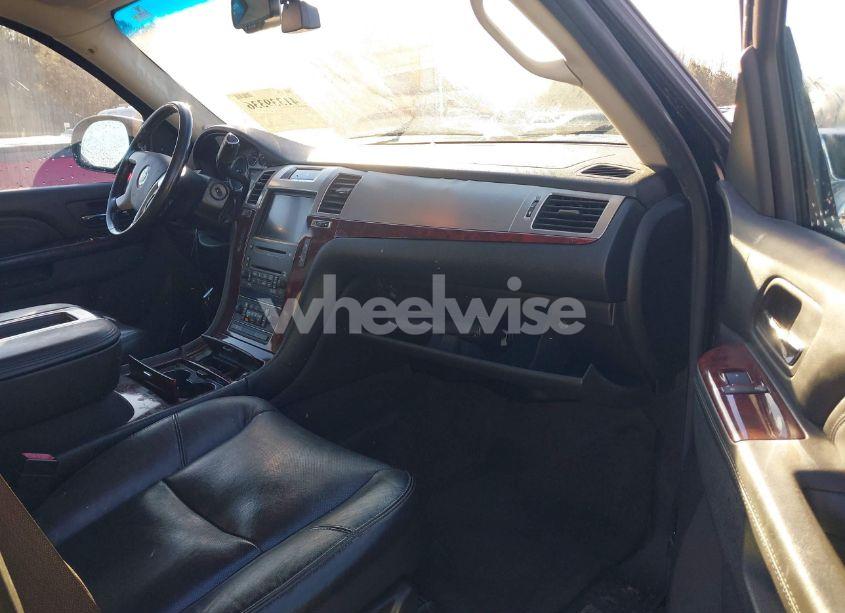 Photo 5 of 2010 Cadillac Escalade LUXURY (VIN 1GYUCBEF5AR270687)