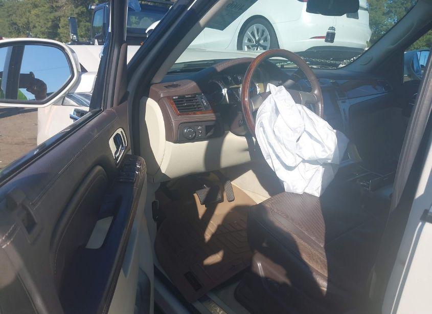 Photo 5 of 2010 Cadillac Escalade PLATINUM EDITION (VIN 1GYUCDEF0AR235812)