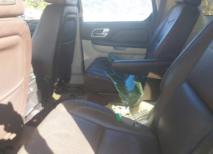 Photo 8 of 2010 Cadillac Escalade PLATINUM EDITION (VIN 1GYUCDEF0AR235812)