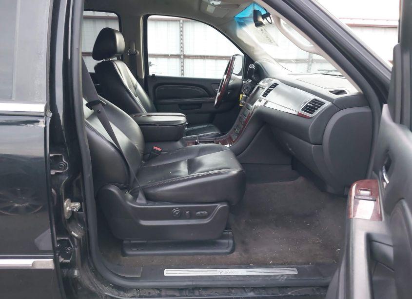 Photo 5 of 2010 Cadillac Escalade STANDARD (VIN 1GYUKAEF3AR214762)