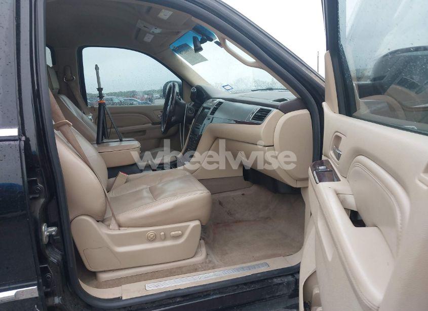 Photo 5 of 2010 Cadillac Escalade STANDARD (VIN 1GYUKAEF7AR114664)