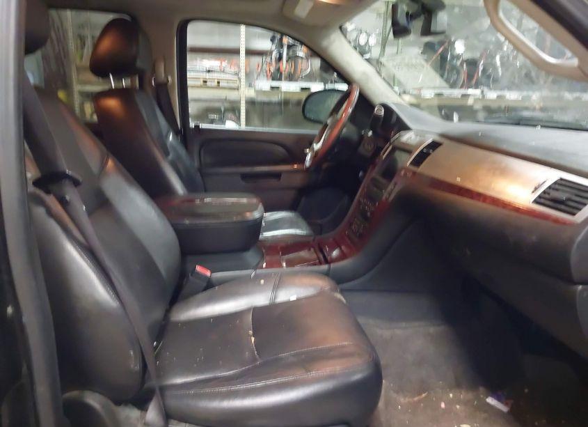 Photo 5 of 2010 Cadillac Escalade LUXURY (VIN 1GYUKBEF0AR201716)