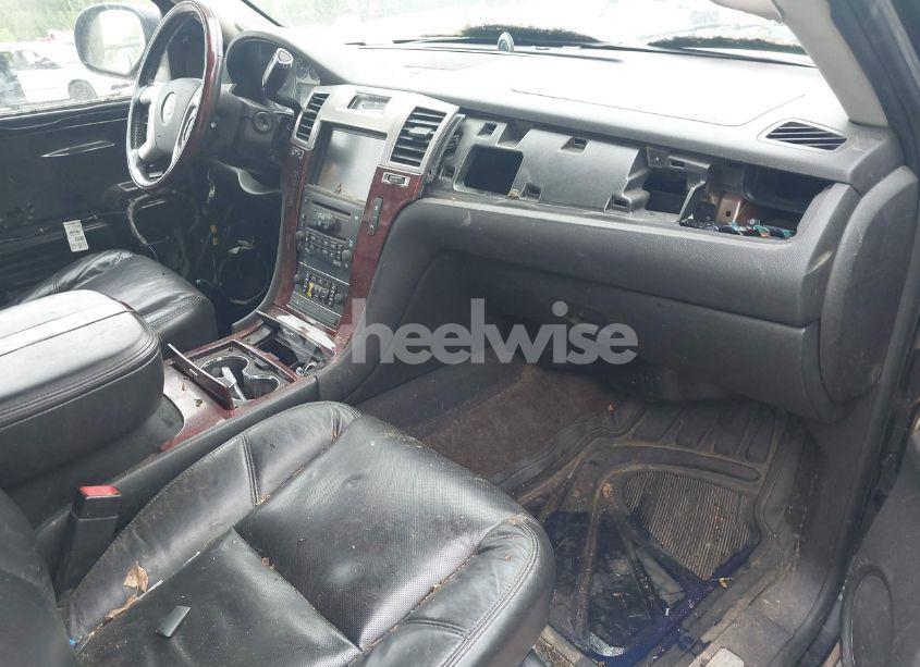 Photo 5 of 2010 Cadillac Escalade LUXURY (VIN 1GYUKBEF1AR158861)