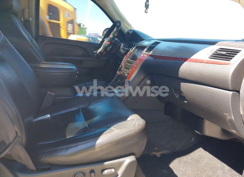 Photo 5 of 2010 Cadillac Escalade LUXURY (VIN 1GYUKBEF1AR270222)