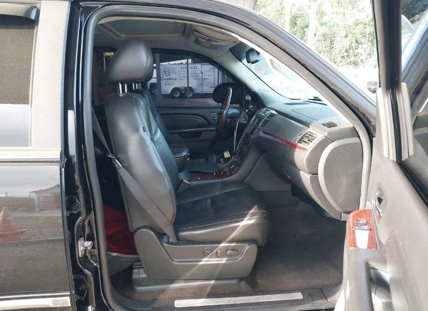 Photo 5 of 2010 Cadillac Escalade LUXURY (VIN 1GYUKBEF3AR236850)