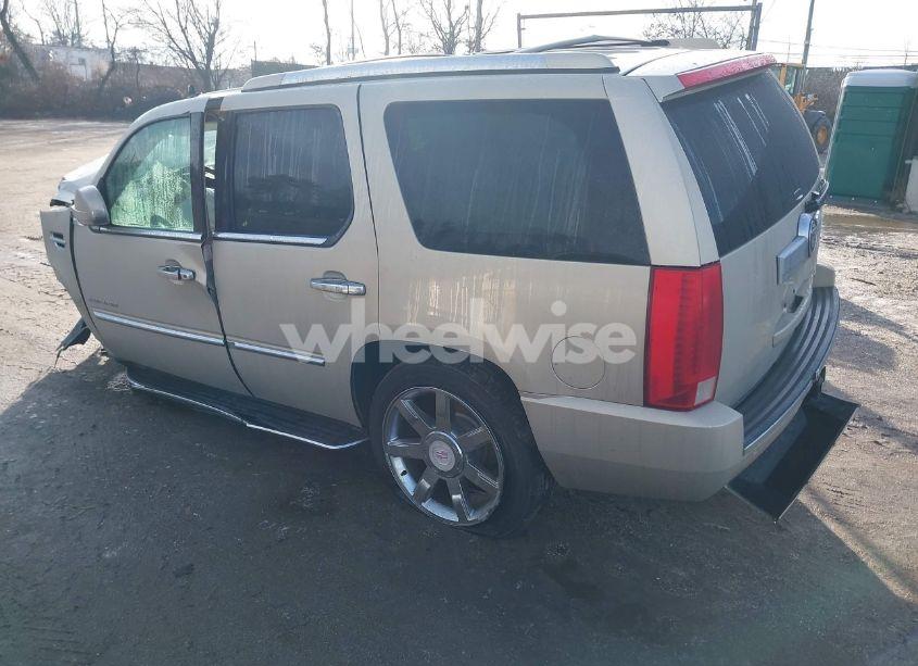 Photo 3 of 2010 Cadillac Escalade LUXURY (VIN 1GYUKBEF4AR225386)