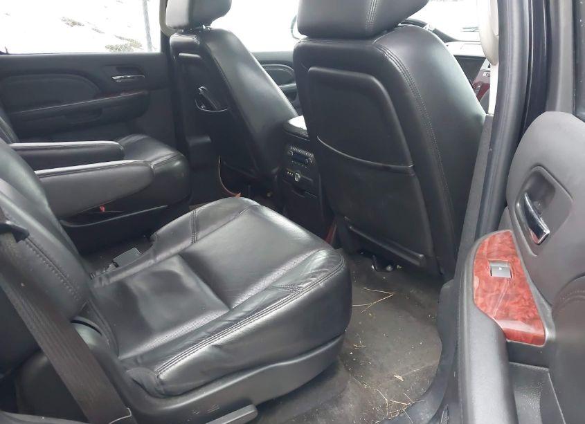 Photo 8 of 2010 Cadillac Escalade LUXURY (VIN 1GYUKBEF6AR169337)