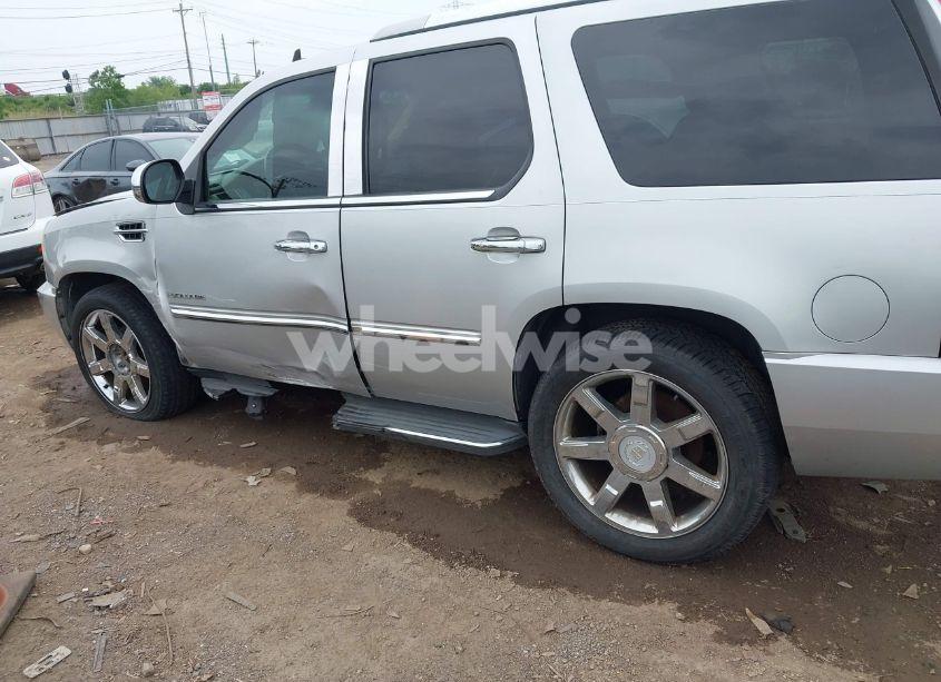 Photo 14 of 2010 Cadillac Escalade LUXURY (VIN 1GYUKBEF8AR133830)