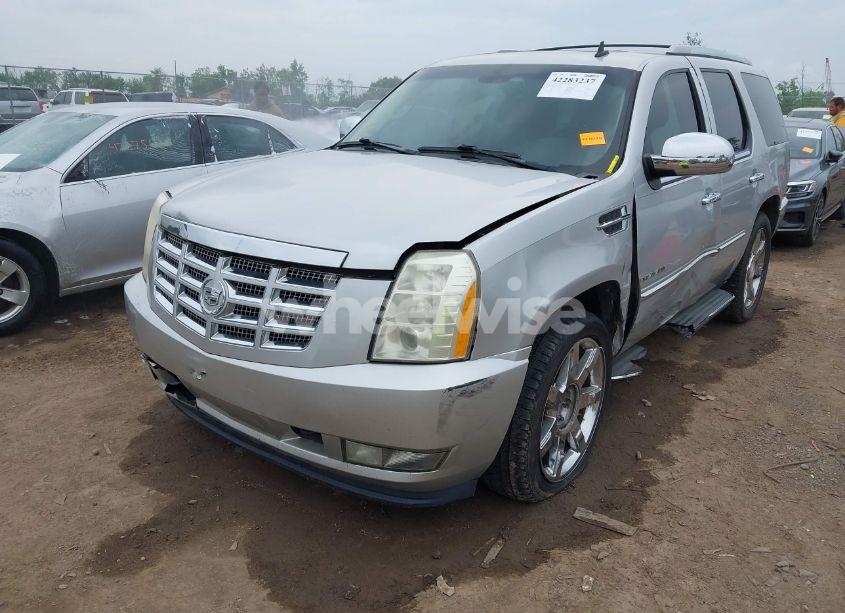 Photo 2 of 2010 Cadillac Escalade LUXURY (VIN 1GYUKBEF8AR133830)