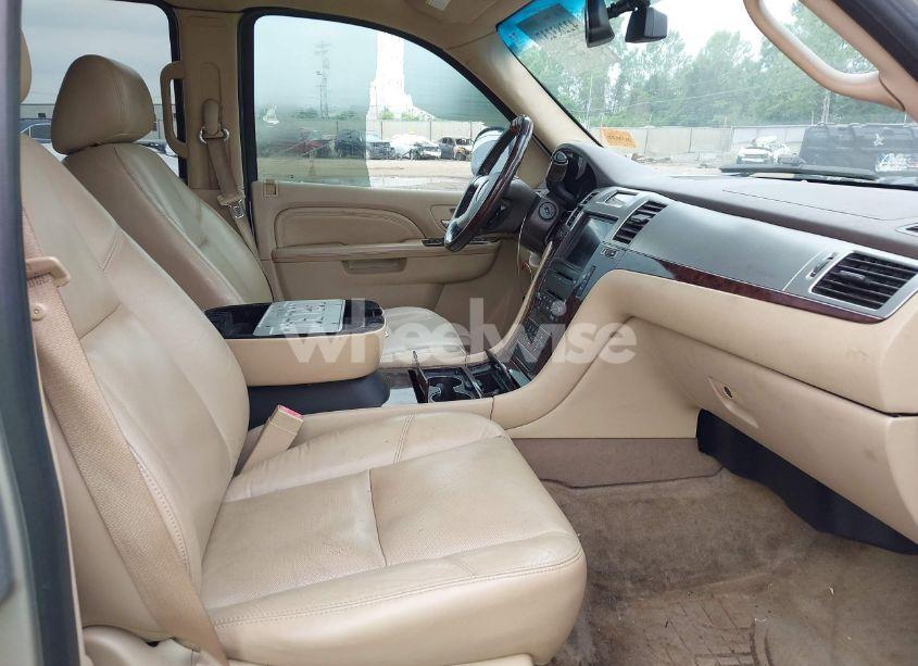 Photo 5 of 2010 Cadillac Escalade LUXURY (VIN 1GYUKBEF8AR133830)