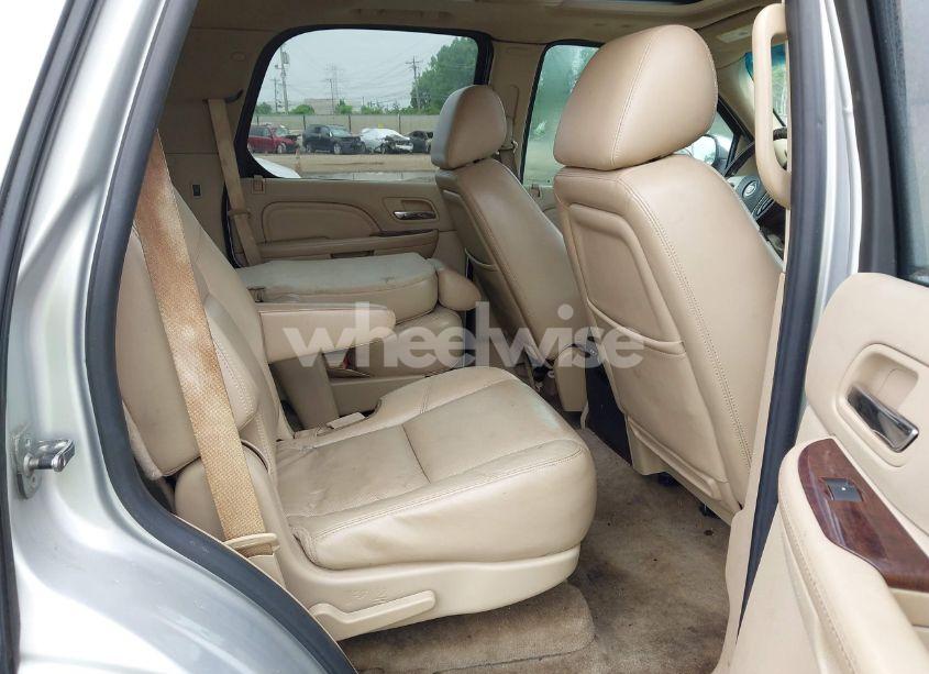 Photo 8 of 2010 Cadillac Escalade LUXURY (VIN 1GYUKBEF8AR133830)