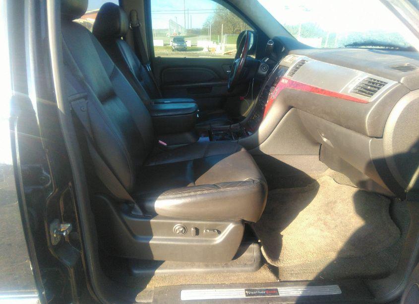 Photo 5 of 2010 Cadillac Escalade LUXURY (VIN 1GYUKBEF8AR148666)