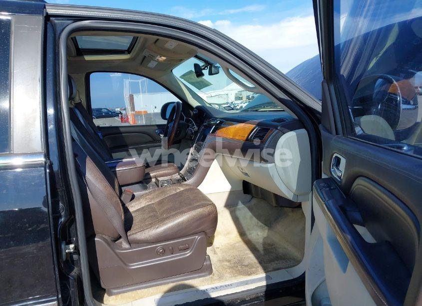 Photo 5 of 2010 Cadillac Escalade PLATINUM EDITION (VIN 1GYUKDEFXAR185214)