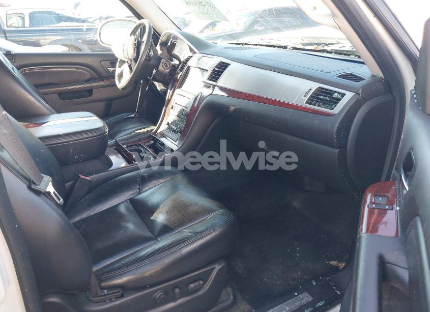 Photo 5 of 2010 Cadillac Escalade ESV LUXURY (VIN 1GYUKHEF6AR180437)