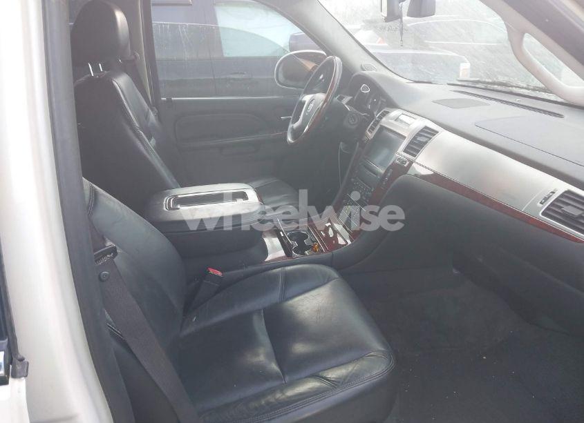 Photo 5 of 2010 Cadillac Escalade ESV LUXURY (VIN 1GYUKHEF7AR157913)