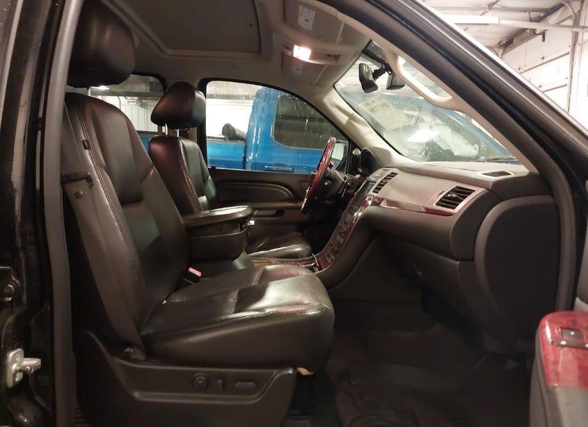 Photo 5 of 2010 Cadillac Escalade ESV PREMIUM (VIN 1GYUKJEF5AR159473)