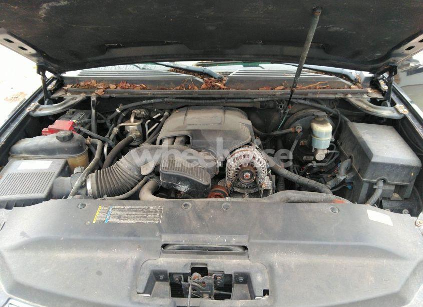 Photo 10 of 2010 Cadillac Escalade ESV PREMIUM (VIN 1GYUKJEF7AR176744)