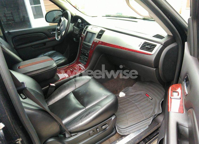 Photo 5 of 2010 Cadillac Escalade ESV PREMIUM (VIN 1GYUKJEF7AR176744)