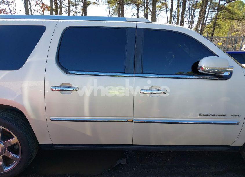 Photo 13 of 2010 Cadillac Escalade ESV PREMIUM (VIN 1GYUKJEFXAR228500)