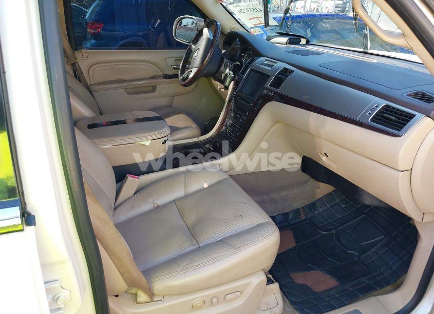 Photo 5 of 2010 Cadillac Escalade ESV PREMIUM (VIN 1GYUKJEFXAR228500)