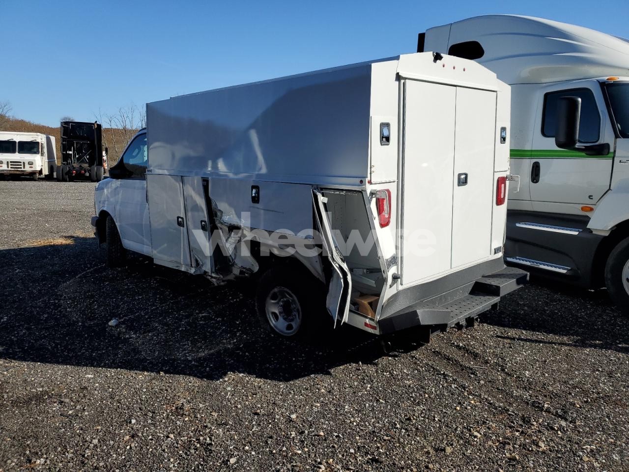 Photo 2 of 2024 CHEVROLET EXPRESS G3500 UTILITY / SERVICE TRUCK (VIN 1HA0GRF74RN005802)