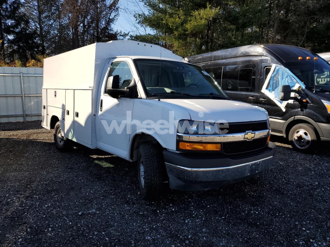 Photo 4 of 2024 CHEVROLET EXPRESS G3500 UTILITY / SERVICE TRUCK (VIN 1HA0GRF74RN005802)