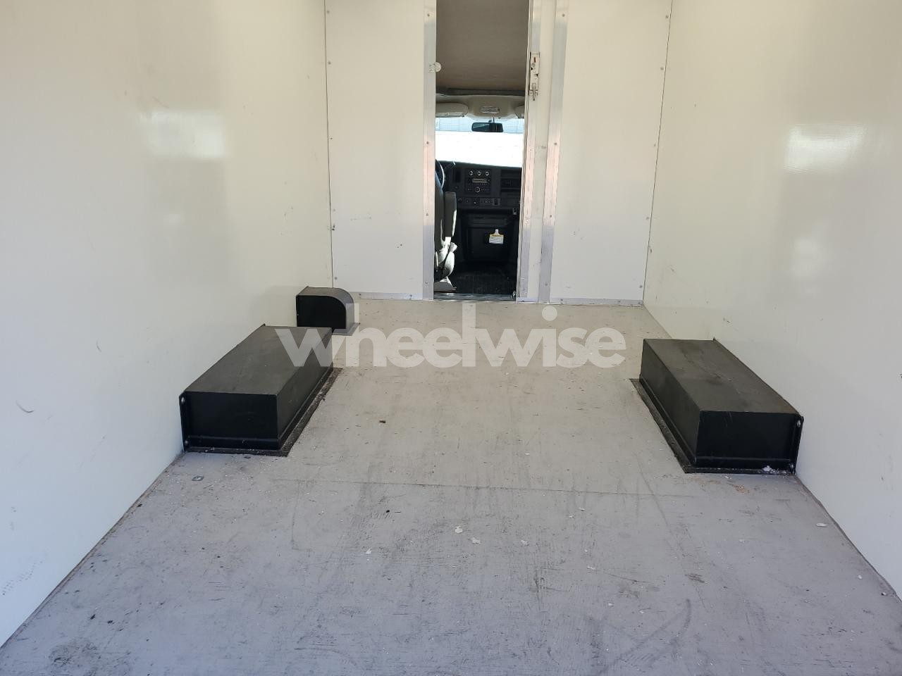 Photo 11 of 2025 CHEVROLET EXPRESS G3500 (VIN 1HA0GRF76SN010926)