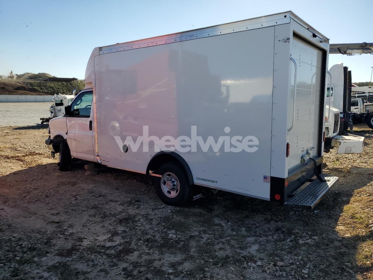 Photo 2 of 2025 CHEVROLET EXPRESS G3500 (VIN 1HA0GRF76SN010926)