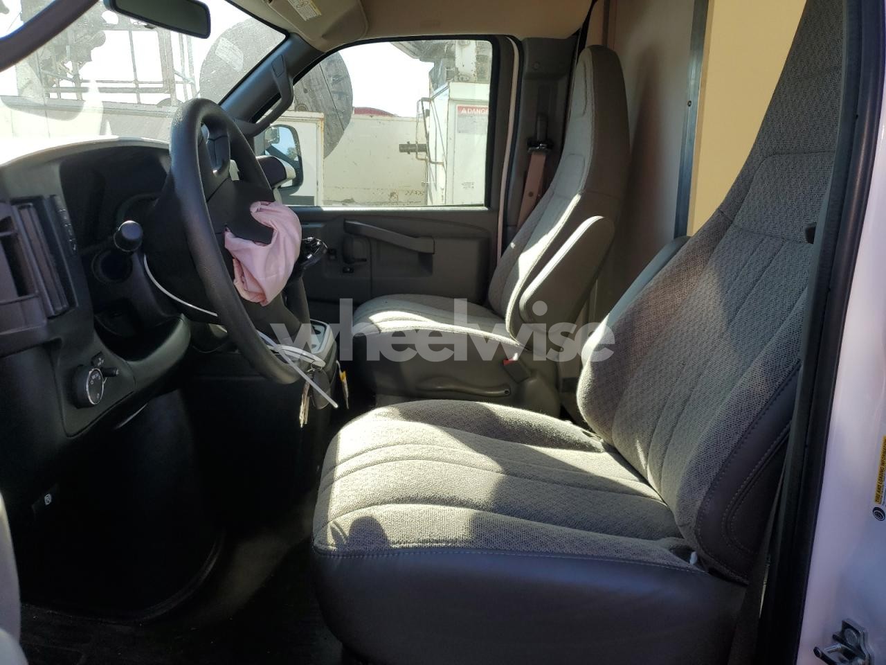 Photo 7 of 2025 CHEVROLET EXPRESS G3500 (VIN 1HA0GRF76SN010926)