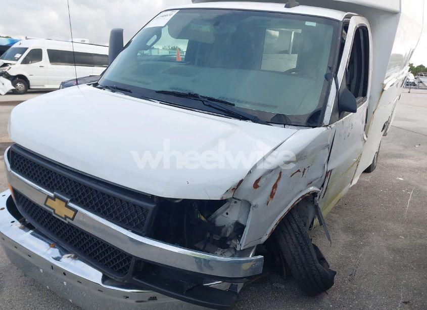 Photo 2 of 2020 Chevrolet Express CUTAWAY WORK VAN (VIN 1HA0GRFG2LN002811)