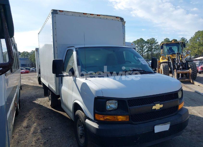 2017 Chevrolet Express CUTAWAY WORK VAN (VIN 1HA0GRFG6HN001880) main photo