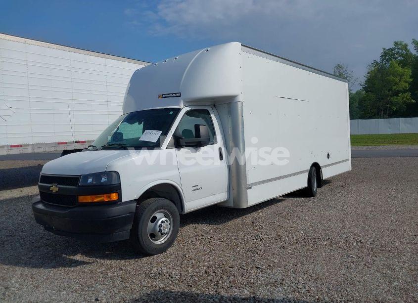 Photo 2 of 2021 Chevrolet Express CUTAWAY 4500 VAN (VIN 1HA6GVC71MN010780)