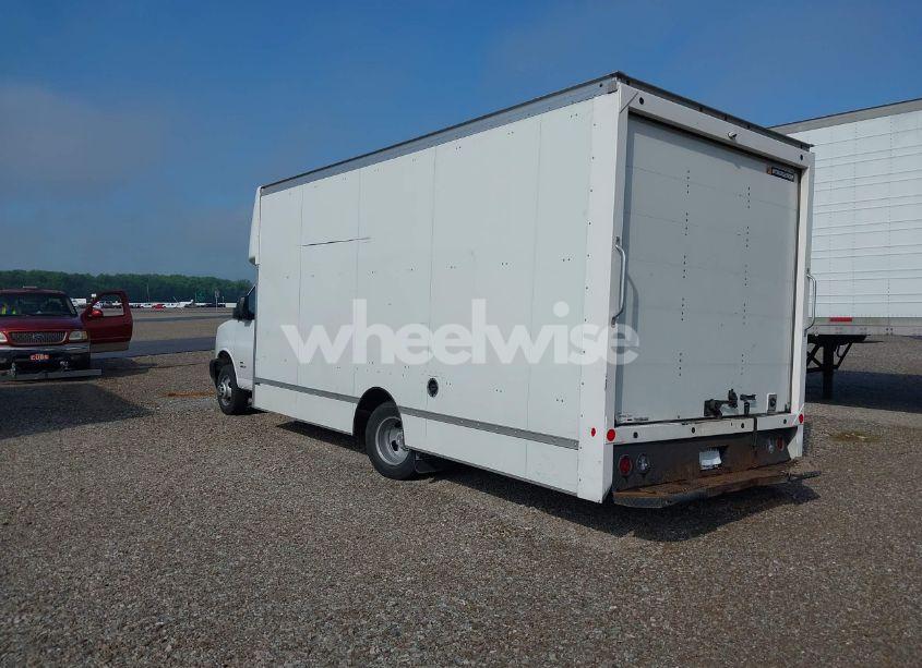 Photo 3 of 2021 Chevrolet Express CUTAWAY 4500 VAN (VIN 1HA6GVC71MN010780)
