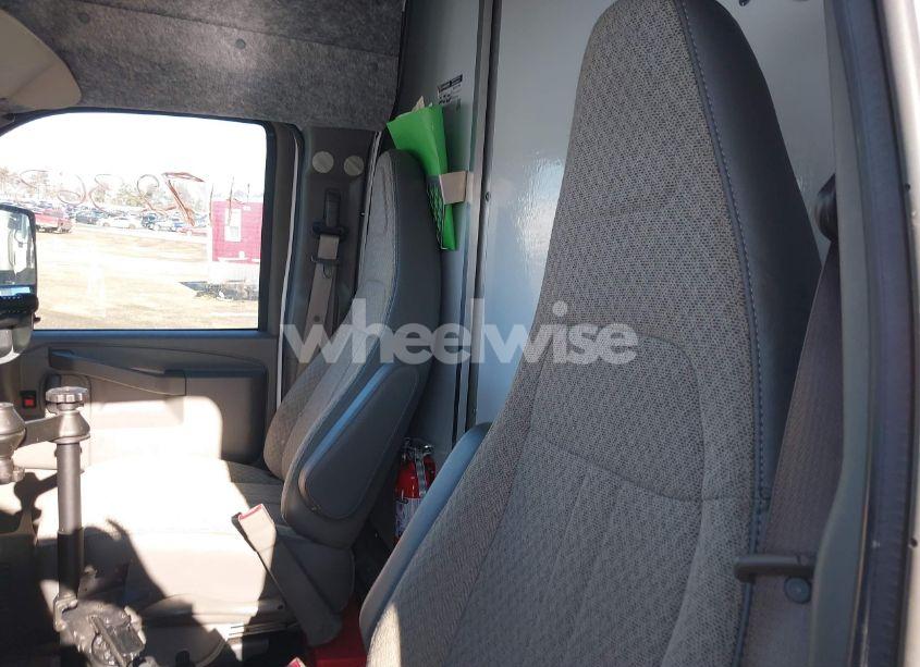 Photo 7 of 2021 Chevrolet Express CUTAWAY 4500 VAN (VIN 1HA6GVC78MN011330)
