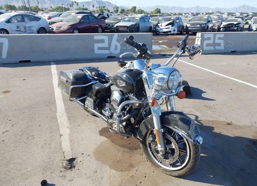 2015 Harley-davidson Flhr ROAD KING (VIN 1HD1FBM12FB691576) main photo