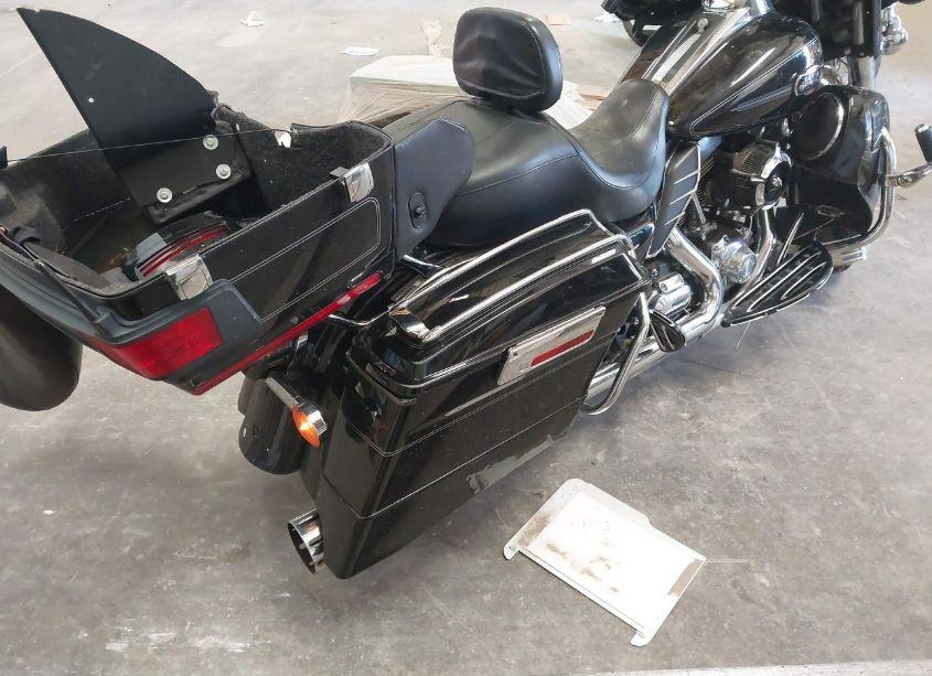 Photo 4 of 2011 Harley-davidson Flhtcu N/A (VIN 1HD1FC41XBB612882)