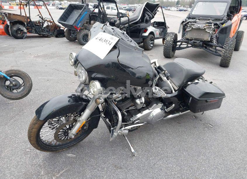 Photo 2 of 2018 Harley-davidson Flhx STREET GLIDE (VIN 1HD1KBC19JB616833)