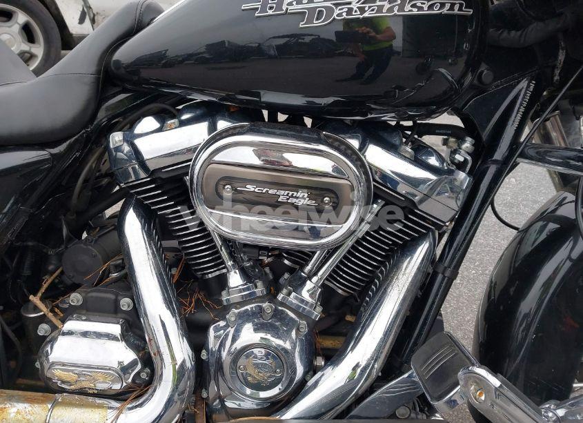 Photo 8 of 2018 Harley-davidson Flhx STREET GLIDE (VIN 1HD1KBC19JB616833)