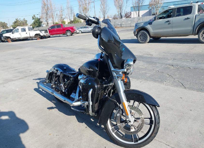 2017 Harley-davidson Flhx STREET GLIDE (VIN 1HD1KBC36HB638574) main photo