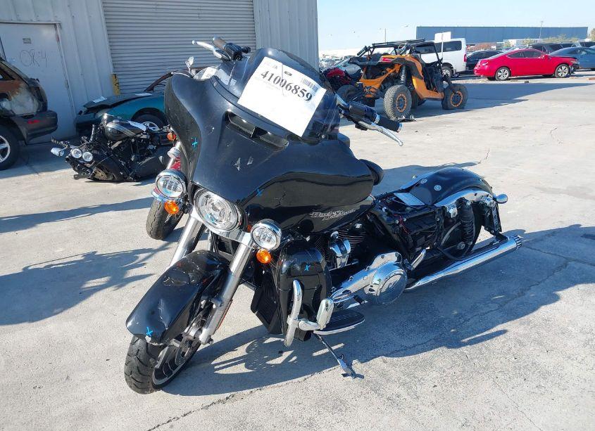 Photo 2 of 2017 Harley-davidson Flhx STREET GLIDE (VIN 1HD1KBC36HB638574)