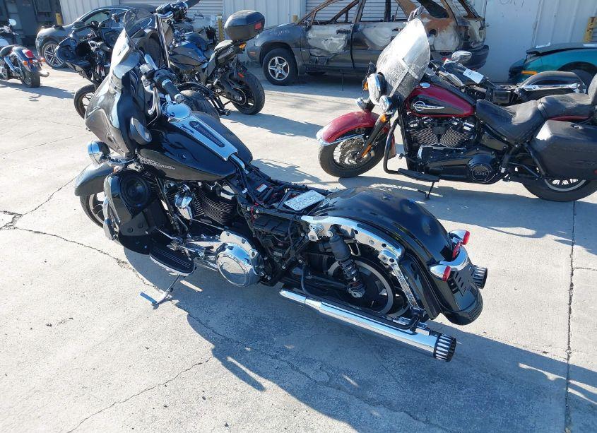 Photo 3 of 2017 Harley-davidson Flhx STREET GLIDE (VIN 1HD1KBC36HB638574)