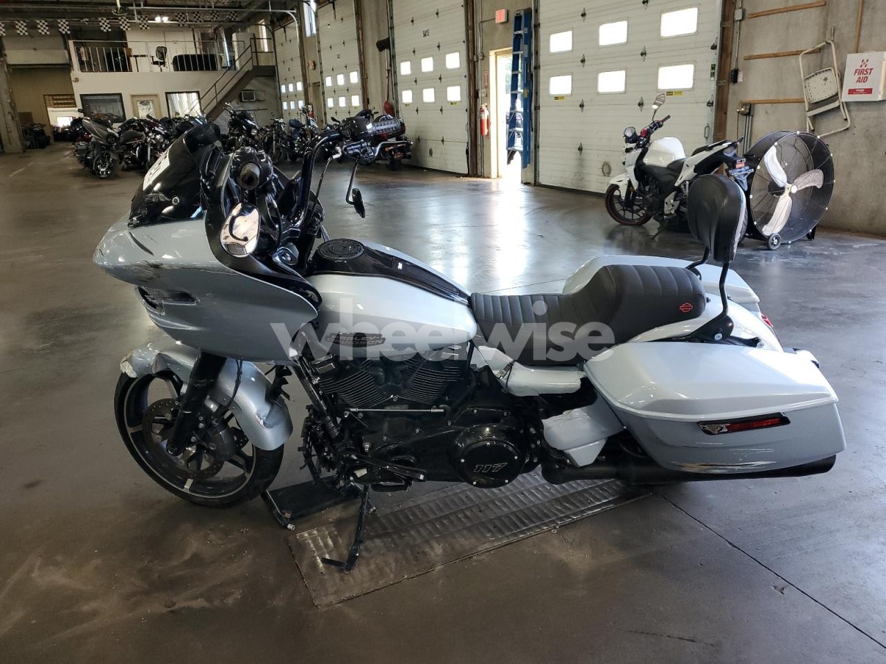 Photo 3 of 2024 HARLEY-DAVIDSON FLTRX N/A (VIN 1HD1KH716RB650723)