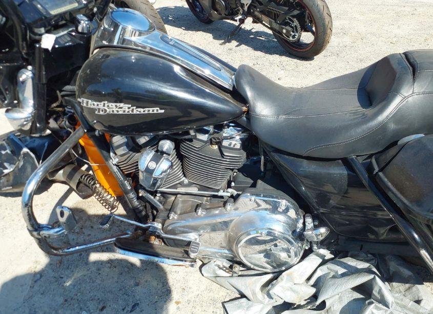 Photo 9 of 2017 Harley-davidson Flhxs STREET GLIDE SPECIAL (VIN 1HD1KRC1XHB616939)