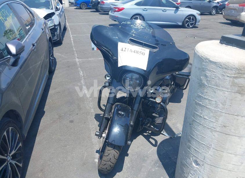 Photo 2 of 2018 Harley-davidson Flhxs STREET GLIDE SPECIAL (VIN 1HD1KRC32JB678259)