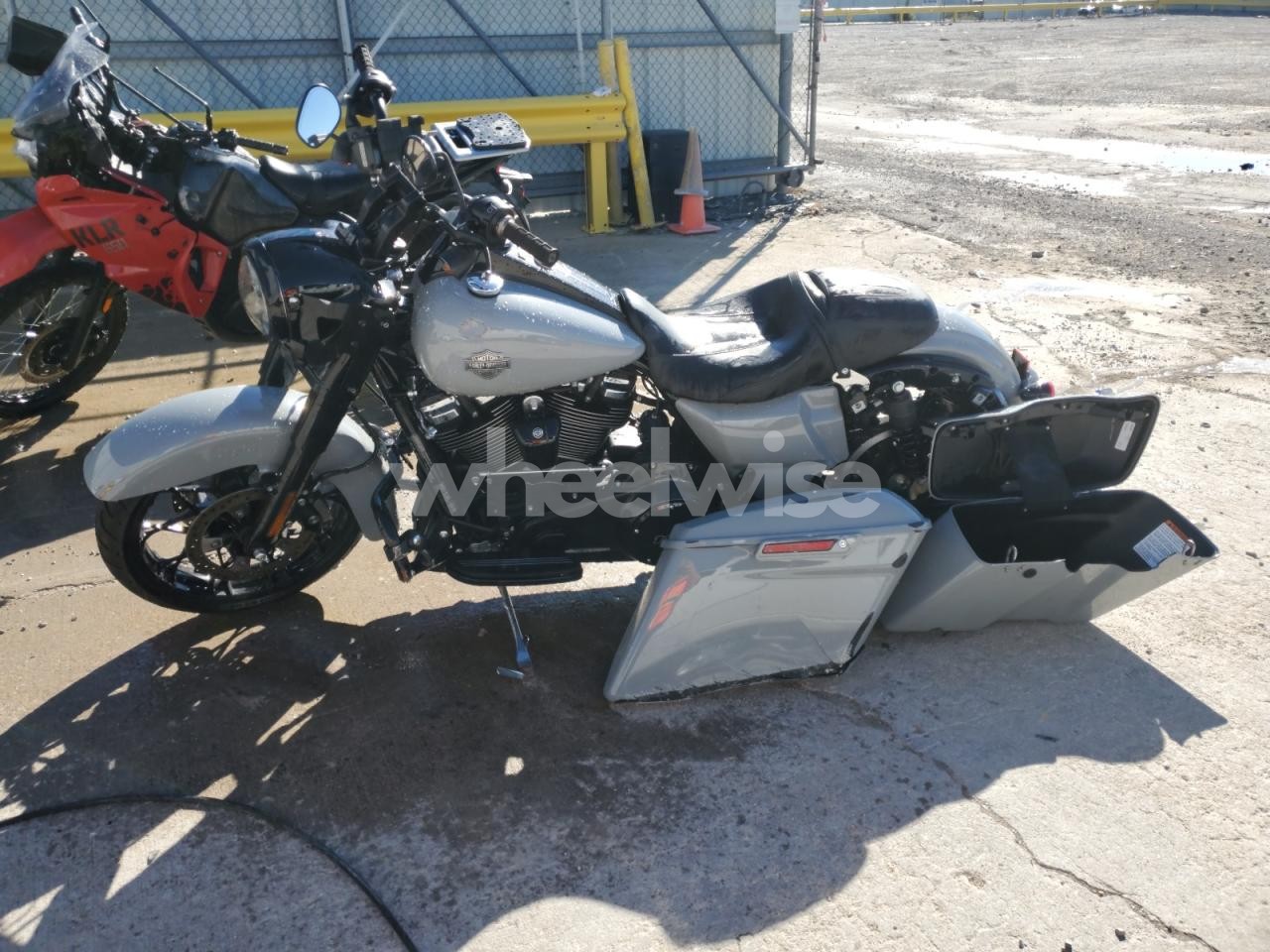 Photo 3 of 2024 HARLEY-DAVIDSON FLHRXS (VIN 1HD1KVP11RB649090)