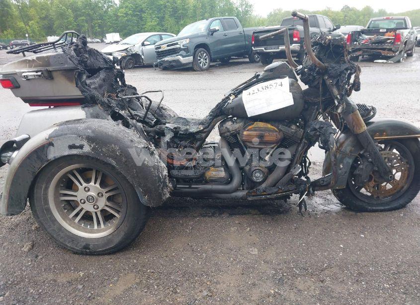 Photo 12 of 2017 Harley-davidson Flhtcutg TRI GLIDE ULTRA (VIN 1HD1MAD13HB858305)