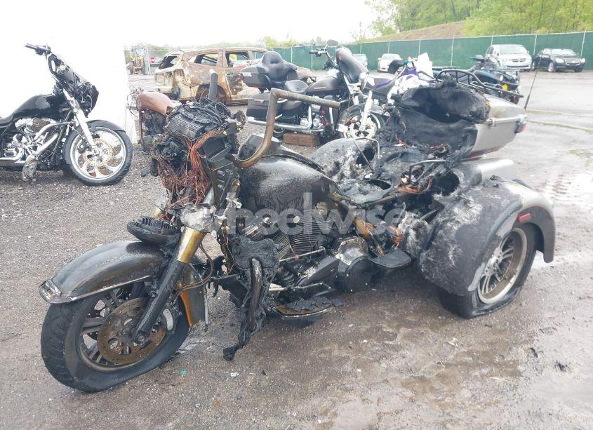 Photo 2 of 2017 Harley-davidson Flhtcutg TRI GLIDE ULTRA (VIN 1HD1MAD13HB858305)