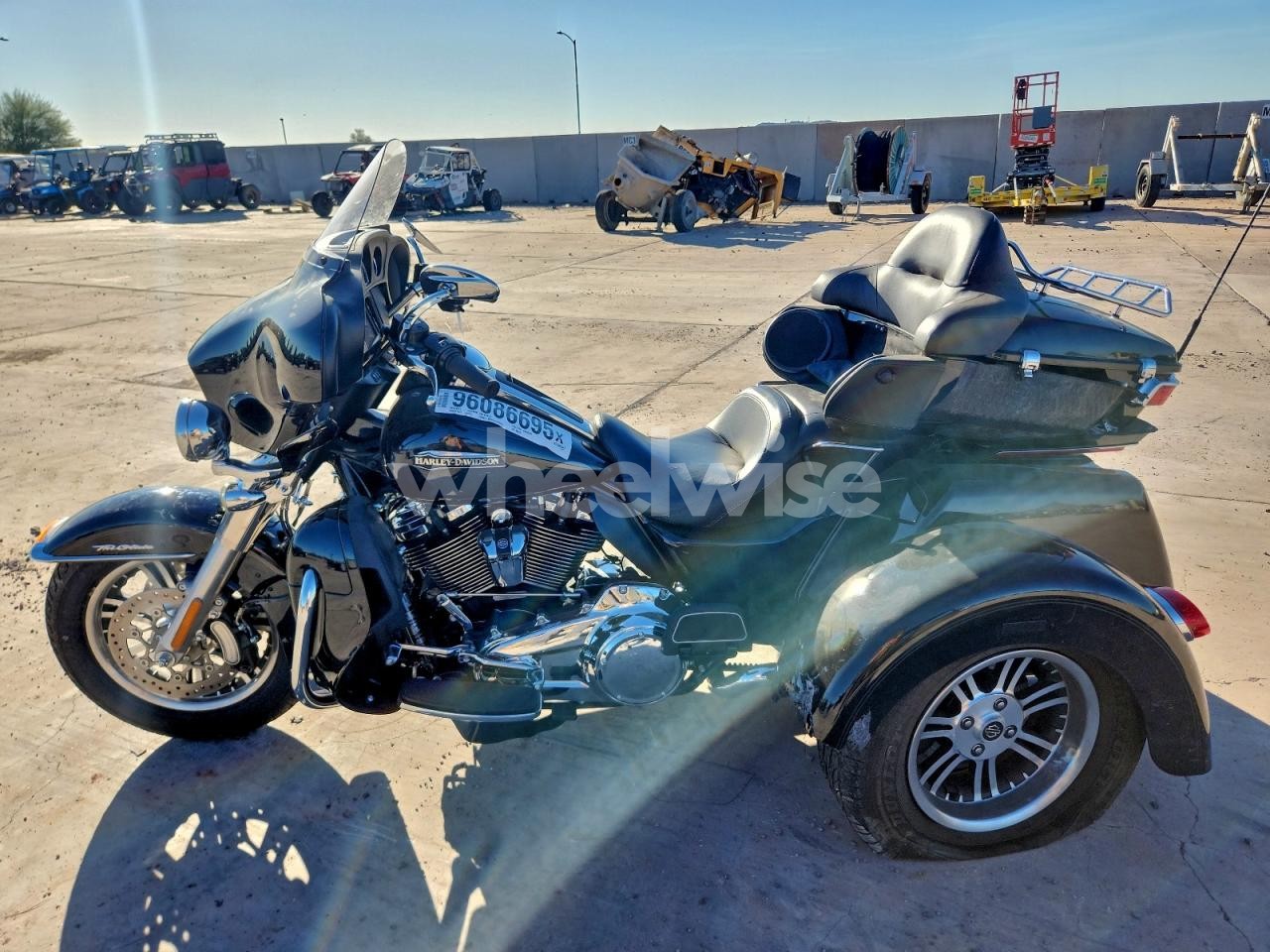 Photo 3 of 2018 HARLEY-DAVIDSON FLHTCUTG TRI GLIDE ULTRA (VIN 1HD1MAD1XJB860025)