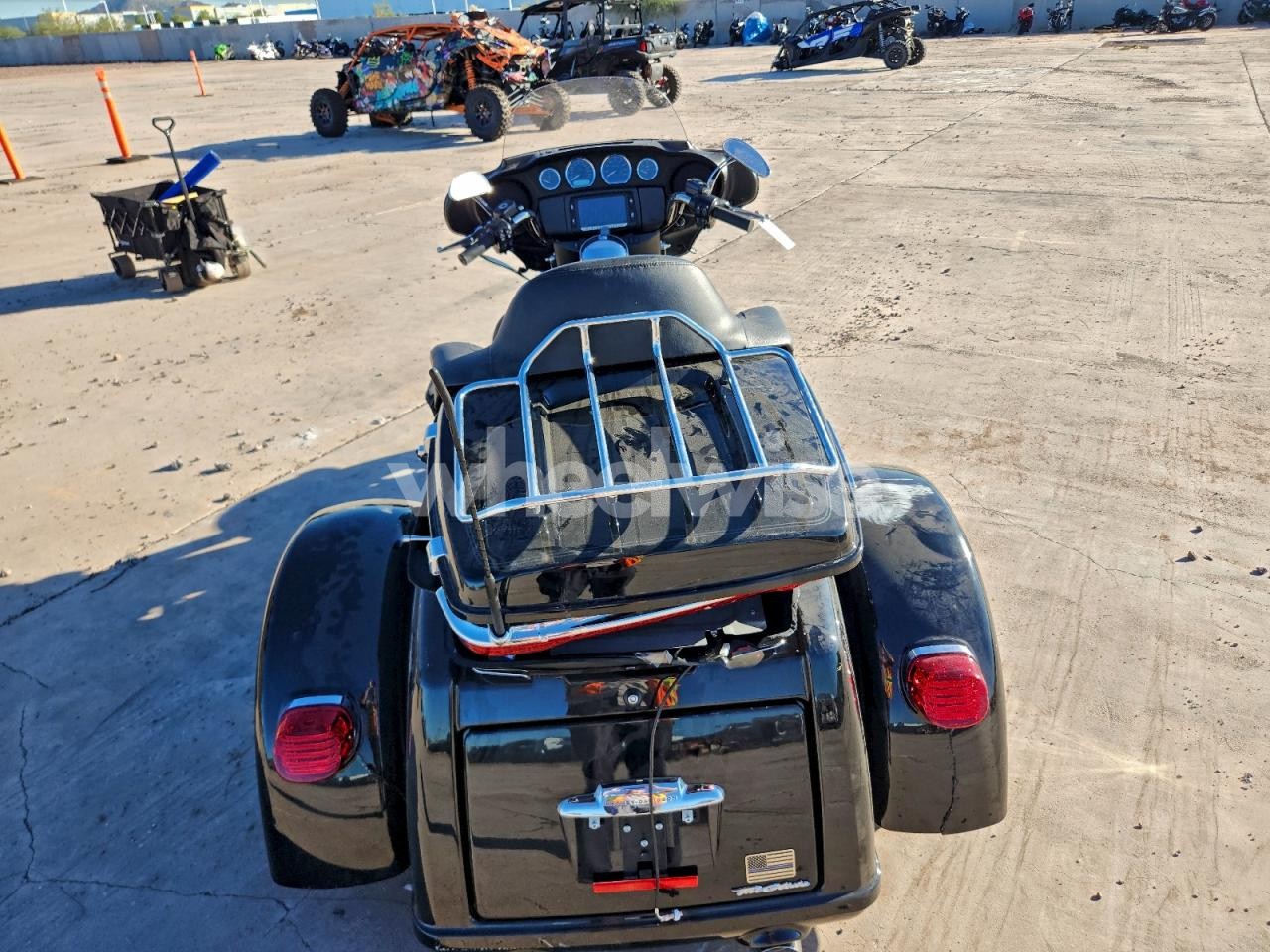 Photo 4 of 2018 HARLEY-DAVIDSON FLHTCUTG TRI GLIDE ULTRA (VIN 1HD1MAD1XJB860025)