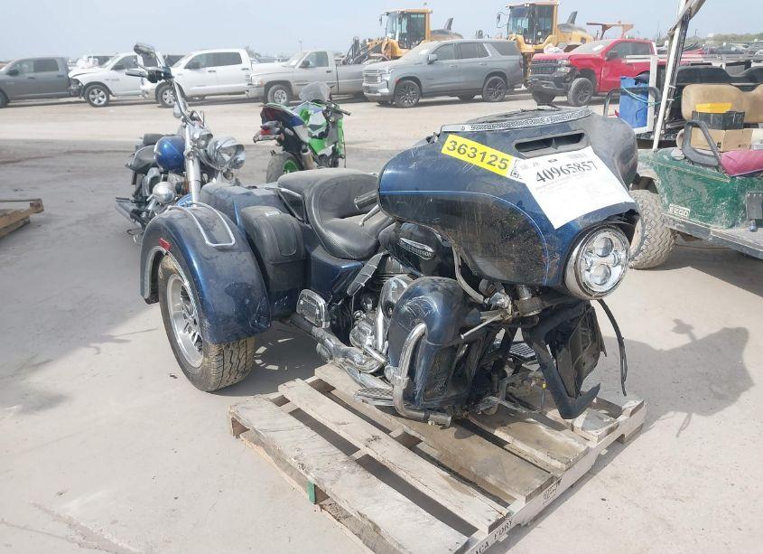 2014 Harley-davidson Flhtcutg TRI GLIDE ULTRA (VIN 1HD1MAL19EB852392) main photo